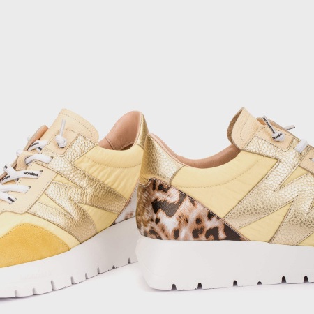 Кроссовки женские WONDERS